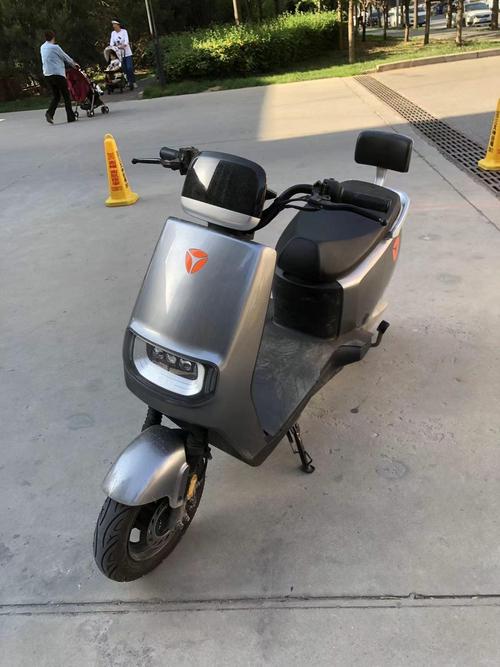 新车3400,电动自行车,手续齐全,半个月的车,跑起来又快又稳,价格合适